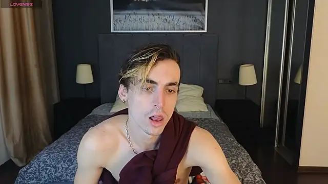 Snapshot of OLIVER__MARTINEZ chatting on September 28, 7:52 pm OLIVER MARTINEZ online show from September 28, 7:52 pm