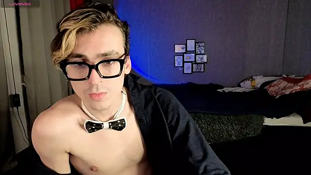 Snapshot of OLIVER__MARTINEZ chatting on October 11, 3:32 pm OLIVER MARTINEZ online show from October 11, 3:32 pm