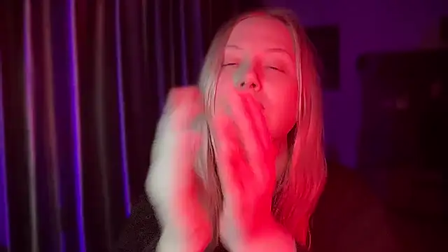 BikiHellena online show from February 4, 7:31 pm