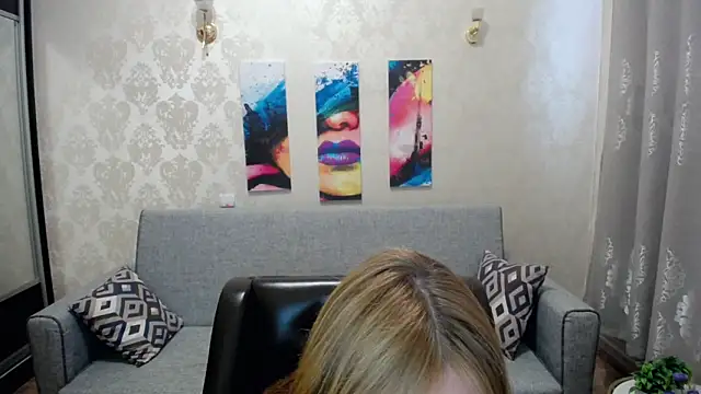 Snapshot of shy_hot_cat chatting on September 15, 10:15 am shy hot cat online show from September 15, 10:15 am
