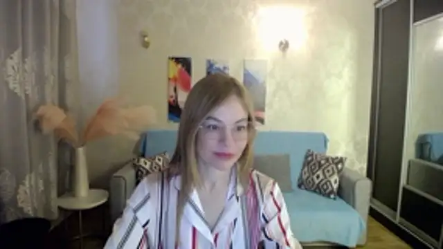 shy hot cat online show from December 3, 8:12 am