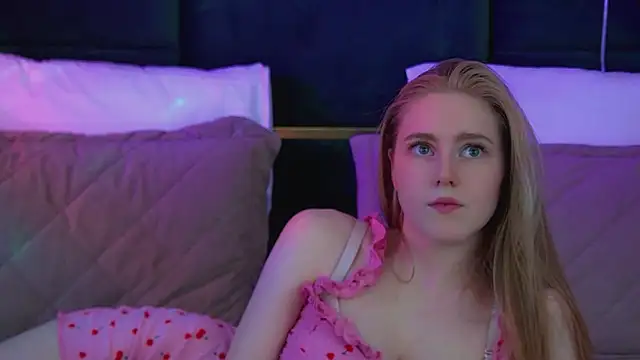 Snapshot of LexiBookwell chatting on February 11, 6:29 am LexiBookwell online show from February 11, 6:29 am