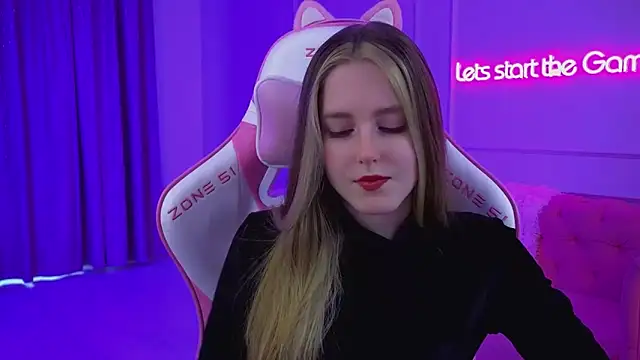 Snapshot of LexiBookwell chatting on February 19, 6:31 am LexiBookwell online show from February 19, 6:31 am