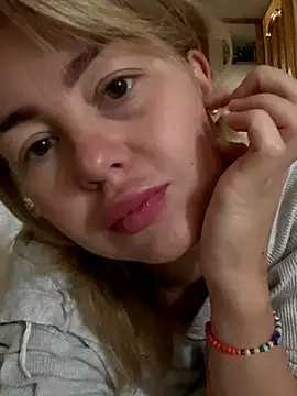 Snapshot of MartaLuna_ chatting on October 12, 8:35 am MartaLuna online show from October 12, 8:35 am
