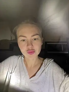 MartaLuna  online show from November 8, 7:34 pm