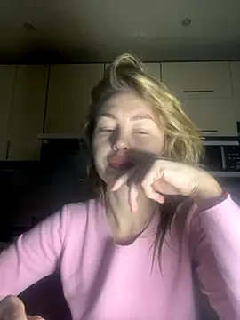 MartaLuna  online show from November 19, 7:03 pm