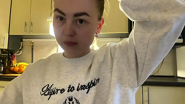 MartaLuna  online show from April 10, 3:50 pm