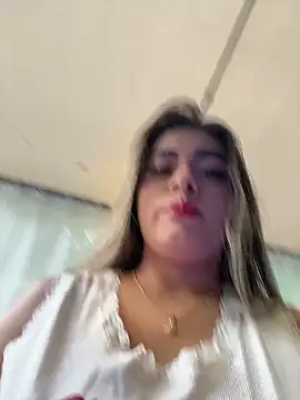 Snapshot of MayaMoanXXX chatting on November 1, 1:13 pm MayaMoanXXX online show from November 1, 1:13 pm