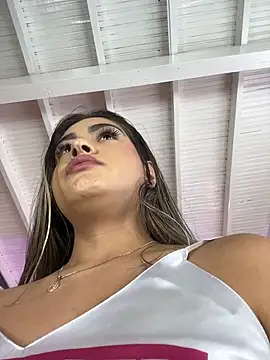 Snapshot of MayaMoanXXX chatting on November 6, 1:23 pm MayaMoanXXX online show from November 6, 1:23 pm