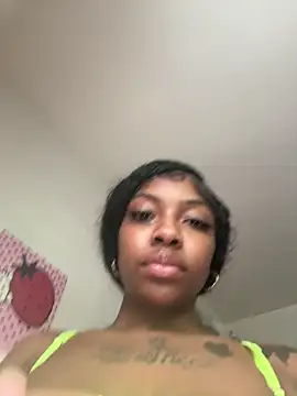 Snapshot of Cocochanel4567 chatting on May 24, 1:10 am Cocochanel4567 online show from May 24, 1:10 am