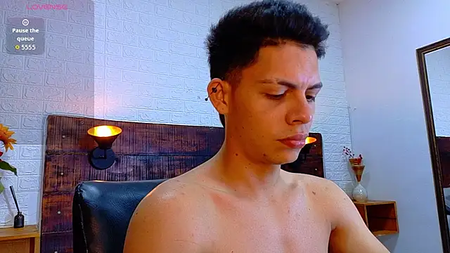 JhosuaVega online show from November 1, 10:56 pm