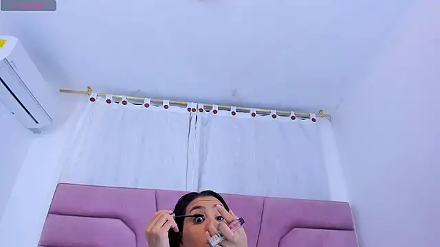 miajhonsonx online show from February 27, 7:36 pm