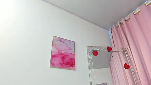 miajhonsonx online show from June 3, 2:19 pm