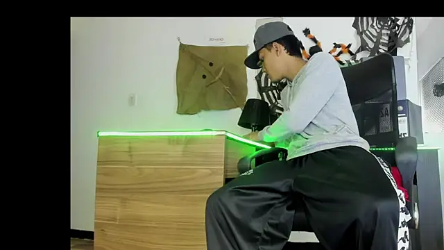 xxKamadevaxx online show from October 26, 1:50 pm