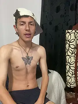 Snapshot of NaytonFreeman chatting on September 13, 12:10 am NaytonFreeman online show from September 13, 12:10 am