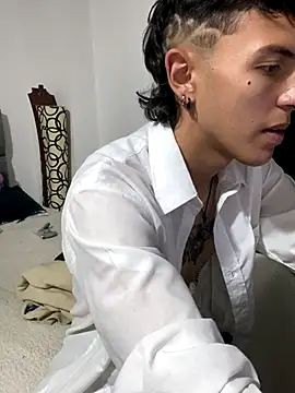 Snapshot of NaytonFreeman chatting on September 21, 2:35 am NaytonFreeman online show from September 21, 2:35 am