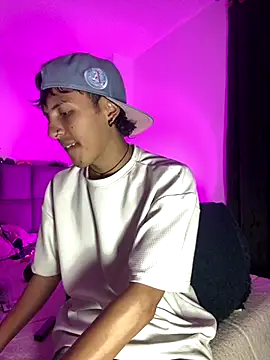 Snapshot of NaytonFreeman chatting on October 20, 11:38 pm NaytonFreeman online show from October 20, 11:38 pm