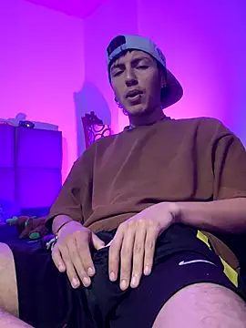 Snapshot of NaytonFreeman chatting on November 14, 11:20 am NaytonFreeman online show from November 14, 11:20 am