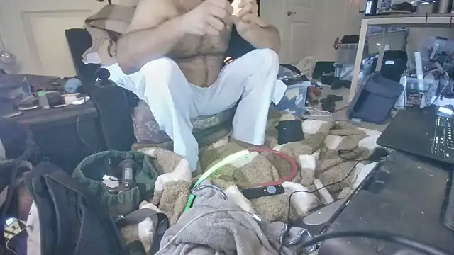 jasoncali305 online show from March 6, 9:06 am