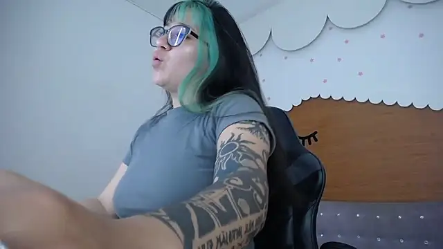 Snapshot of nicte_t_ chatting on October 1, 7:53 pm nicte t online show from October 1, 7:53 pm