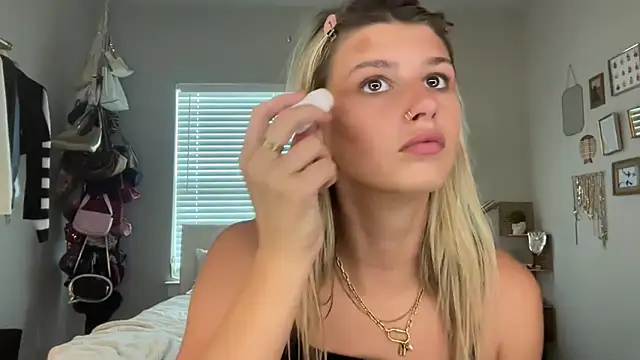 AnnGrayson online show from September 25, 6:22 pm