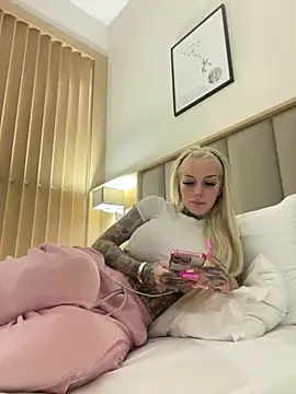 Snapshot of paulinaalatalo chatting on February 2, 5:22 pm paulinaalatalo online show from February 2, 5:22 pm