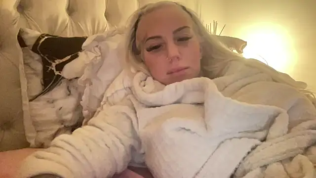 Snapshot of paulinaalatalo chatting on March 16, 10:58 pm paulinaalatalo online show from March 16, 10:58 pm