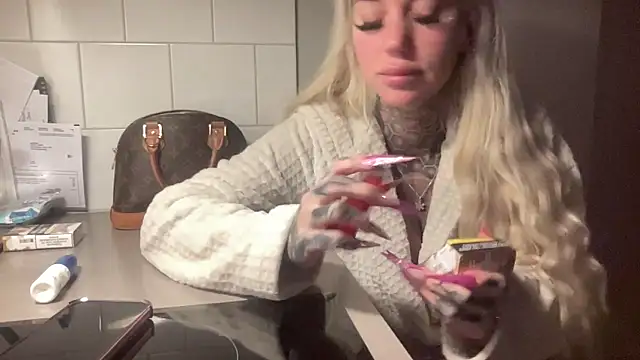 Snapshot of paulinaalatalo chatting on March 18, 3:20 am paulinaalatalo online show from March 18, 3:20 am