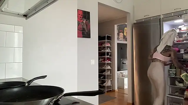 Snapshot of paulinaalatalo chatting on March 25, 9:15 am paulinaalatalo online show from March 25, 9:15 am