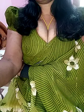 Snapshot of KannadaTamilTeluguBeauty chatting on February 26, 9:41 am KannadaTamilTeluguBeauty online show from February 26, 9:41 am