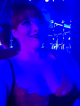 Snapshot of powhatanqueen chatting on November 1, 12:34 am powhatanqueen online show from November 1, 12:34 am