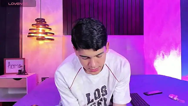 SandroVeyra online show from October 6, 7:55 pm