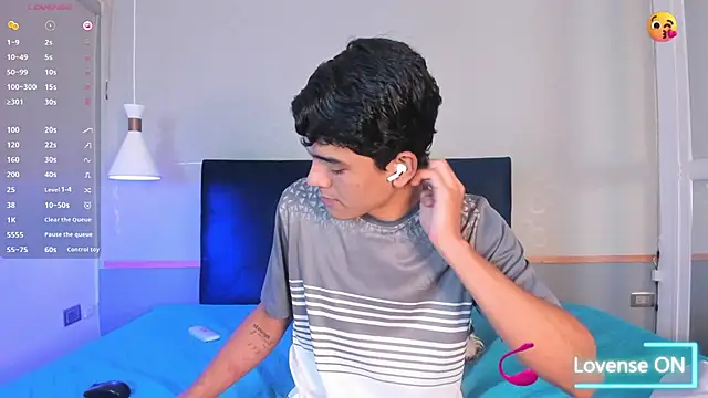 SandroVeyra online show from December 14, 12:43 pm