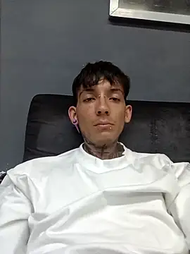 Snapshot of LaParKa31 chatting on November 10, 10:20 pm LaParKa31 online show from November 10, 10:20 pm