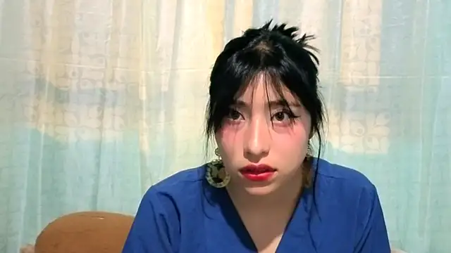 Sullyoonn online show from October 31, 12:00 am