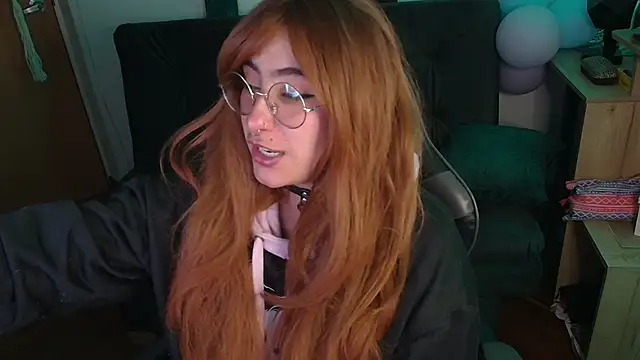 Miacatsito3 online show from December 4, 4:44 am