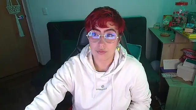 Miacatsito3 online show from December 17, 3:45 am