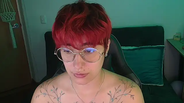 Snapshot of Miacatsito3 chatting on December 20, 3:46 am Miacatsito3 online show from December 20, 3:46 am