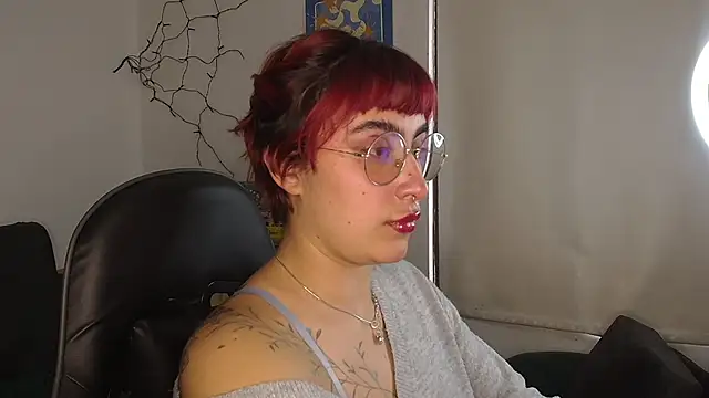 Snapshot of Miacatsito3 chatting on February 3, 10:15 pm Miacatsito3 online show from February 3, 10:15 pm