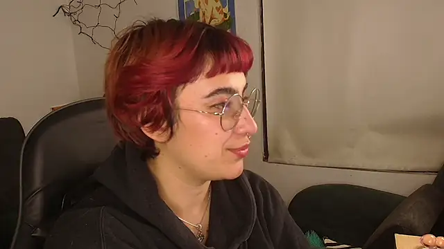 Snapshot of Miacatsito3 chatting on February 6, 12:37 am Miacatsito3 online show from February 6, 12:37 am