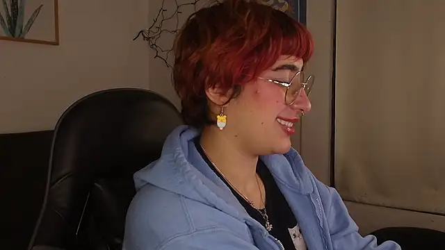 Snapshot of Miacatsito3 chatting on February 12, 1:11 am Miacatsito3 online show from February 12, 1:11 am