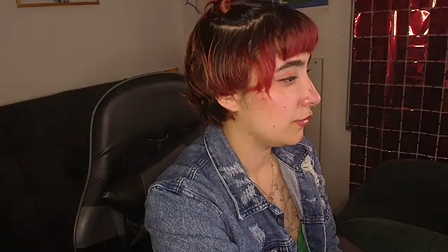 Snapshot of Miacatsito3 chatting on February 13, 11:45 pm Miacatsito3 online show from February 13, 11:45 pm