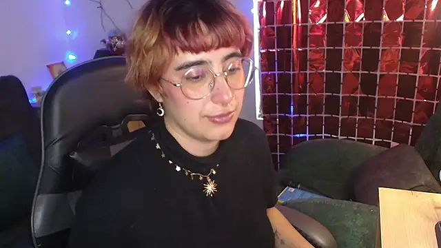 Snapshot of Miacatsito3 chatting on February 28, 10:33 pm Miacatsito3 online show from February 28, 10:33 pm