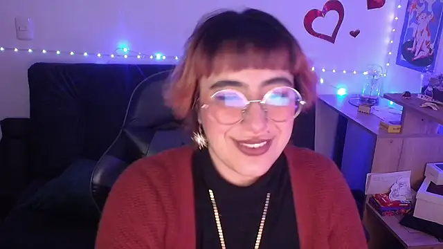 Miacatsito3 online show from April 18, 6:50 am