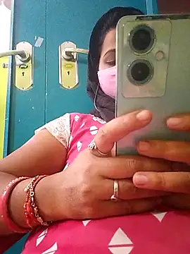 TAMI KAYAL online show from December 18, 7:36 am