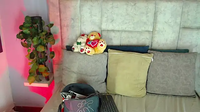 Billie Turner  online show from October 18, 9:04 pm