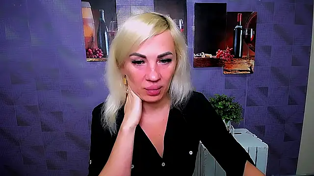 EmmaCat  online show from September 18, 5:31 am