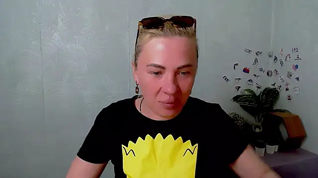 EmmaCat  online show from May 5, 4:20 am