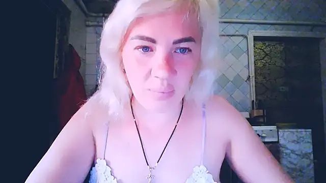 EmmaCat  online show from May 16, 3:14 am