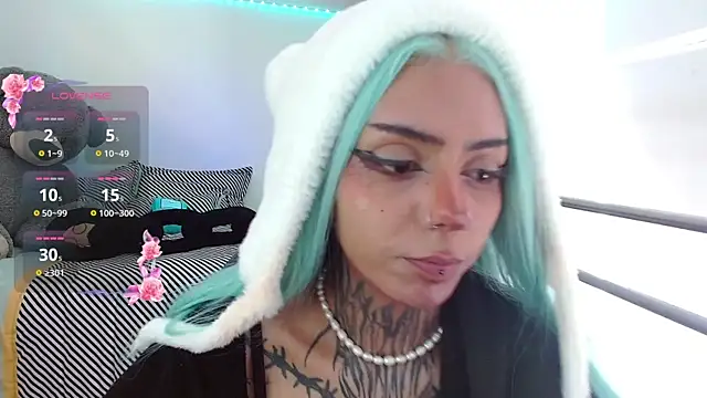 KoraRousee online show from November 18, 2:43 pm